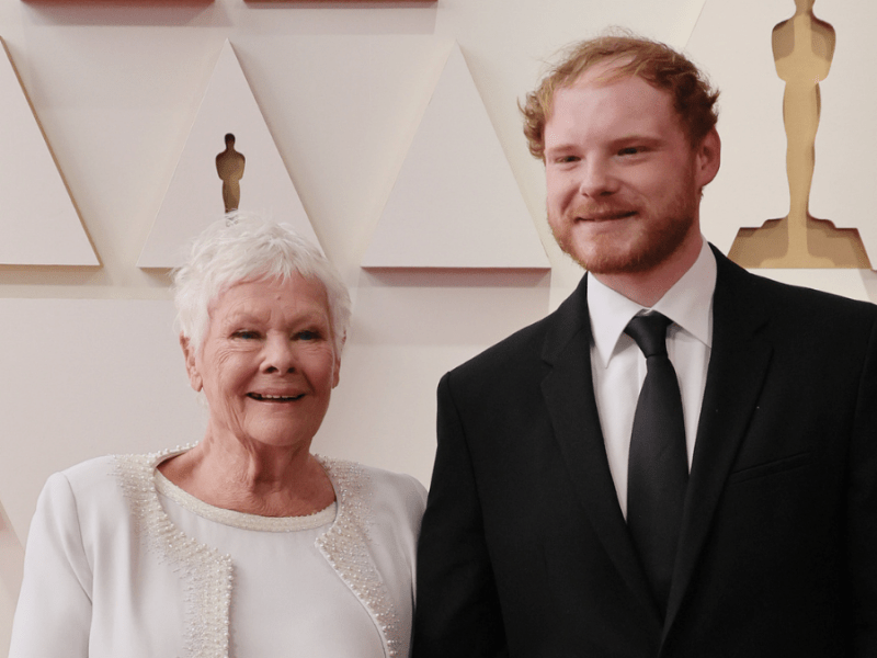 Judi Dench und Sam Williams bei den Oscars 2022