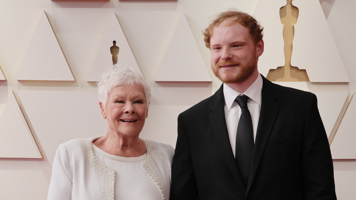 Judi Dench und Sam Williams bei den Oscars 2022